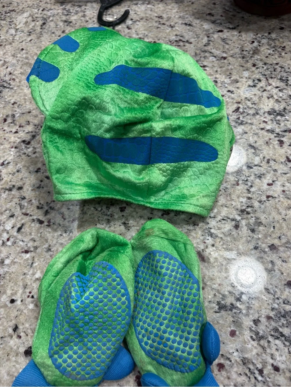 Spooktacular Creations Triceratops 3 piece costume in 18-24 months GUC